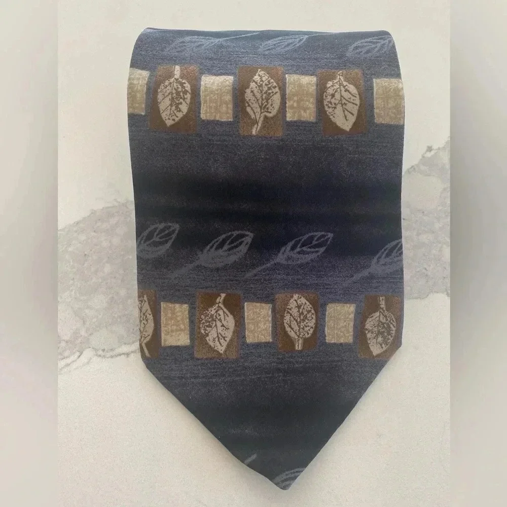 Louis‎ Feraud 100% Silk Tie. Handsome/Sophisticated Gray, Brown, Beige. No Marks